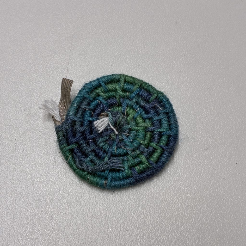 With a coil structure. The same method as the previous one was used.