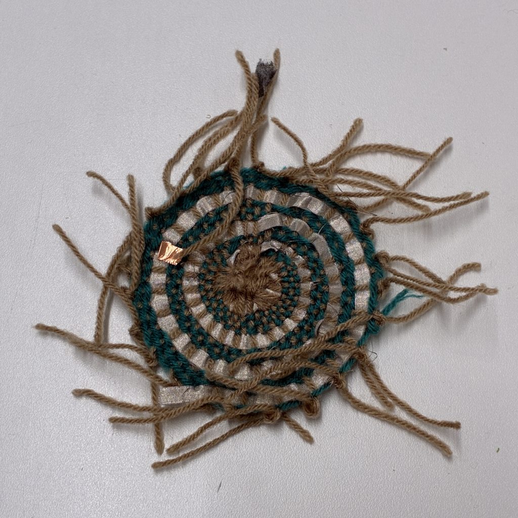 With a spiral structure, knitted with a circular loom.